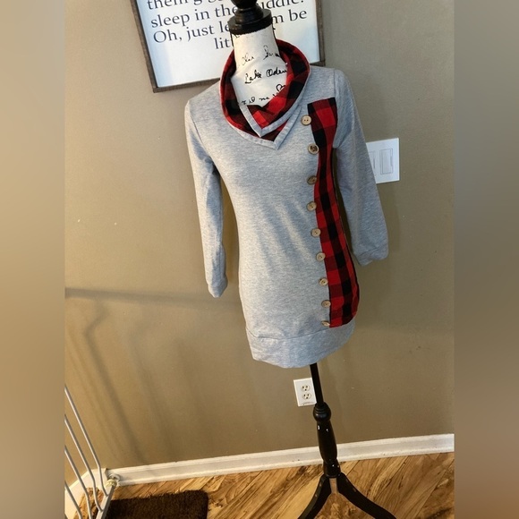 Beautiful longer shirt size Woman’s S gray and flannel plaid red black - Picture 5 of 5